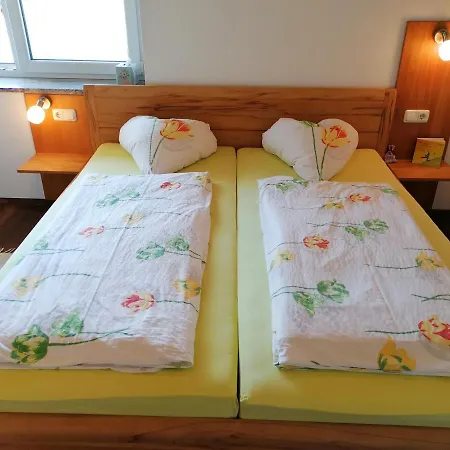 Peterseil's Radl Zimmer Farm stay *